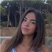 Me defino una persona perfeccionista, cabezuda y paciente. Puedo dar classes de todas las materias para todos los cursos.